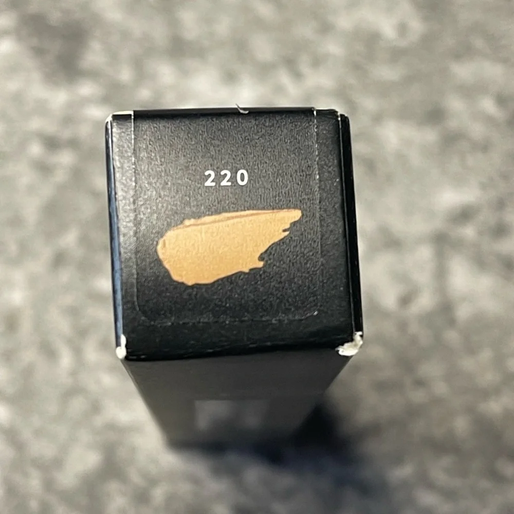 Fenty 220 Pro Filt'r Instant Retouch Concealer